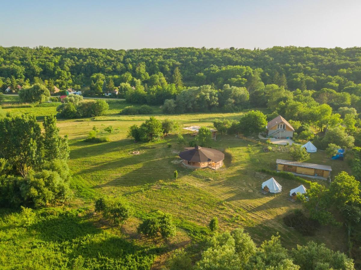 Szellos Ret Camping Balvanyos Luaran gambar